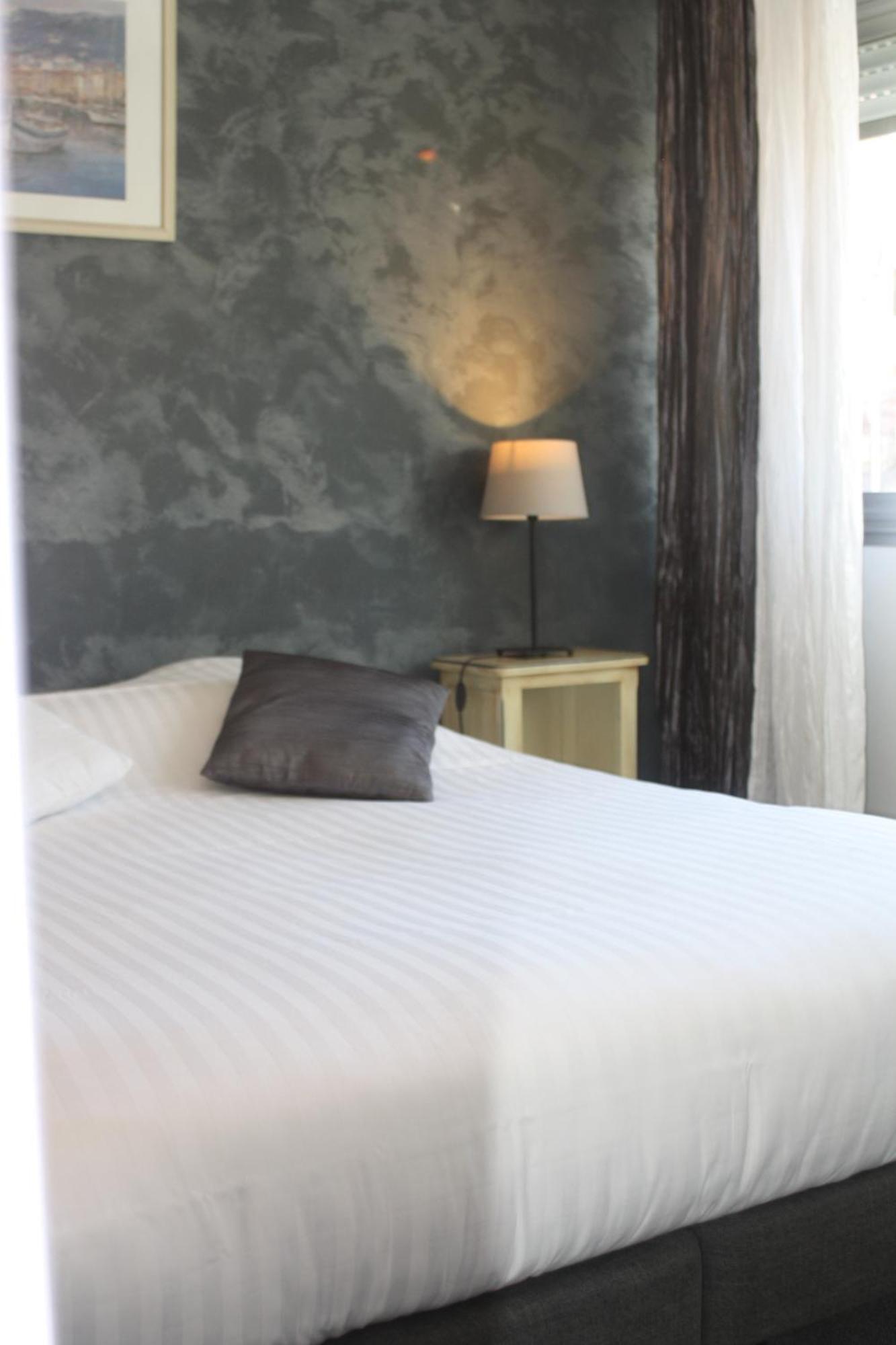Logis Hotel Du Midi Салон-де-Прованс Экстерьер фото